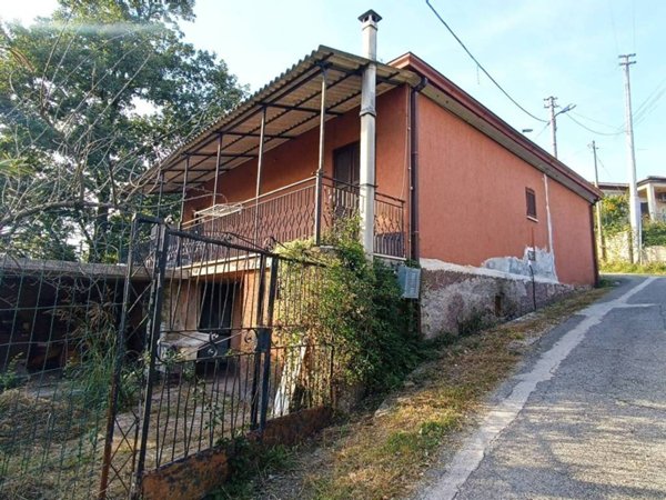 casa indipendente in vendita a Ceccano