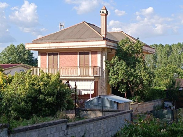 casa indipendente in vendita a Ceccano