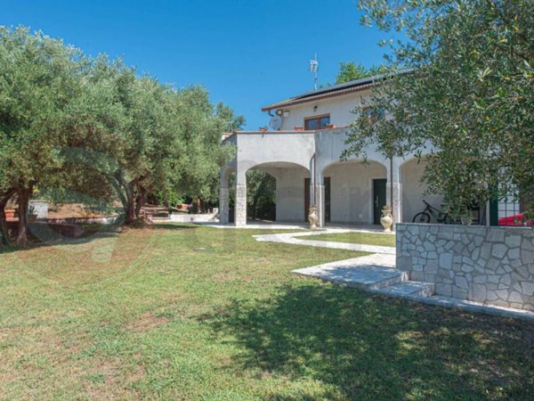 casa indipendente in vendita a Ceccano