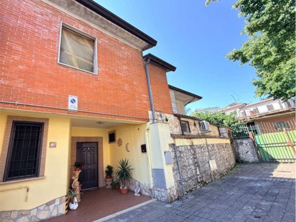 casa semindipendente in vendita a Ceccano