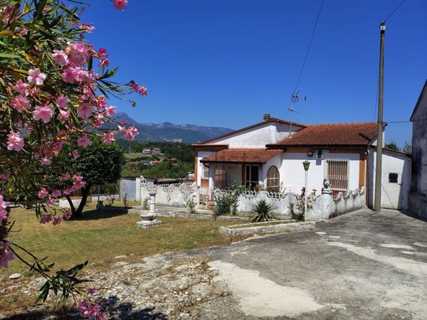 casa indipendente in vendita a Ceccano