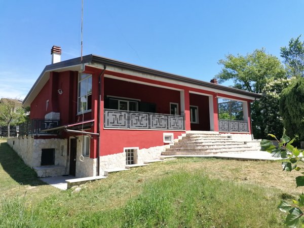 casa indipendente in vendita a Ceccano