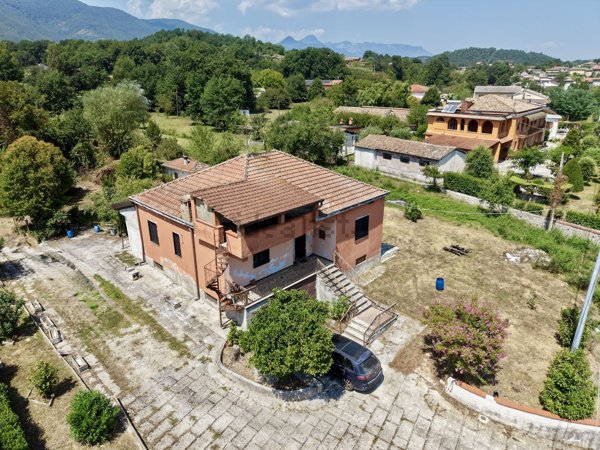 casa indipendente in vendita a Ceccano