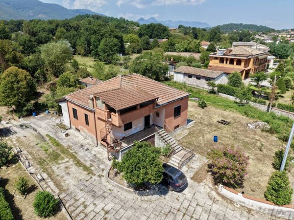 casa indipendente in vendita a Ceccano