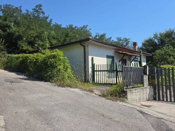 casa indipendente in vendita a Ceccano