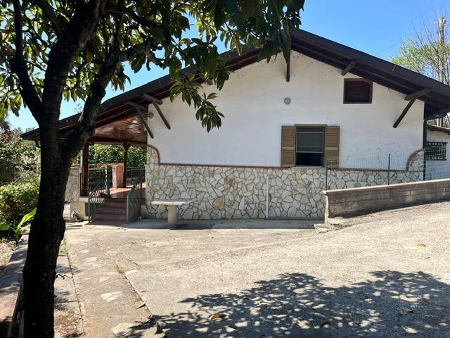casa indipendente in vendita a Ceccano