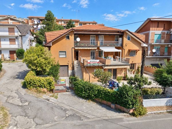 casa indipendente in vendita a Ceccano