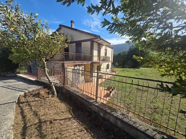 casa indipendente in vendita a Ceccano
