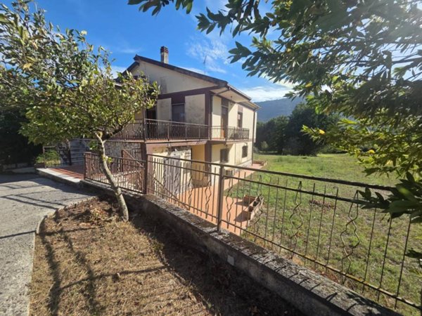 casa indipendente in vendita a Ceccano