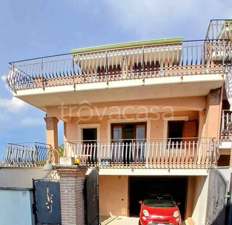 casa indipendente in vendita a Ceccano