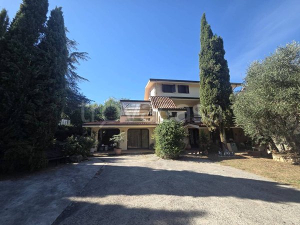 casa indipendente in vendita a Ceccano