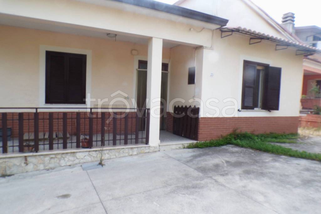 casa indipendente in vendita a Ceccano