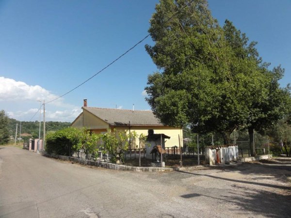 casa indipendente in vendita a Ceccano