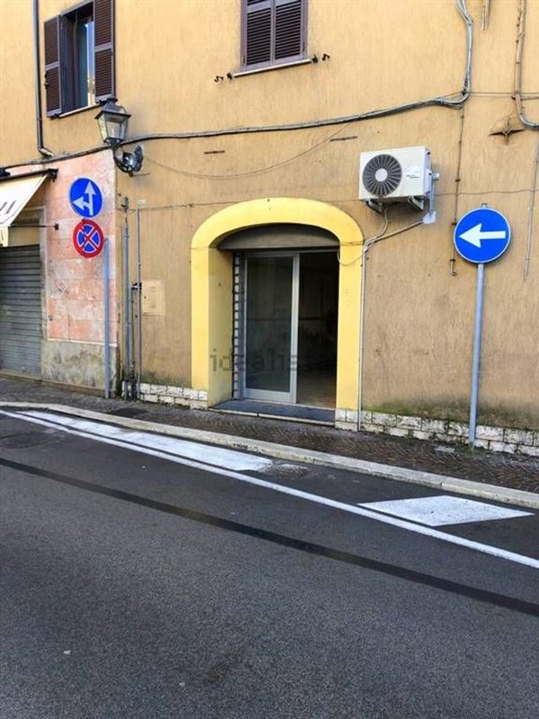 locale commerciale in vendita a Ceprano