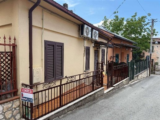 casa indipendente in vendita a Ceprano