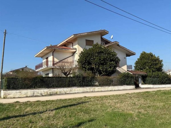 casa indipendente in vendita a Ceprano