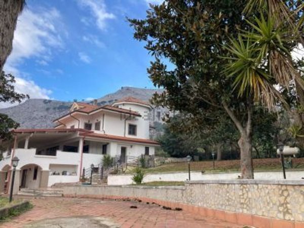 casa indipendente in vendita a Cervaro