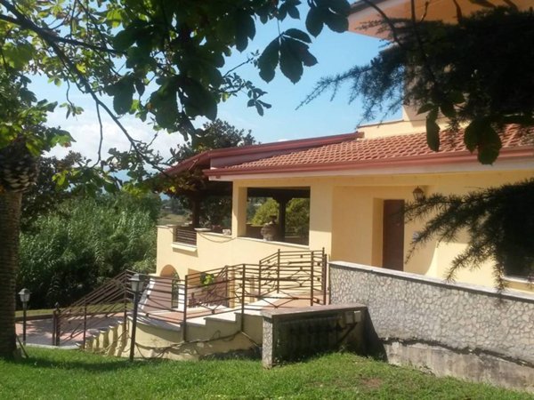 casa indipendente in vendita a Cervaro