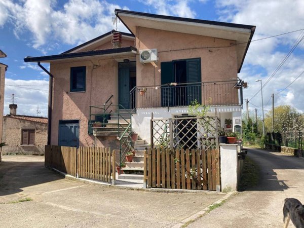 casa indipendente in vendita a Cervaro
