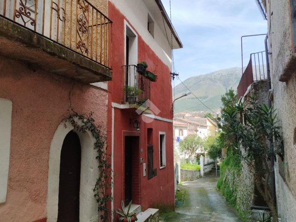 casa indipendente in vendita a Cervaro