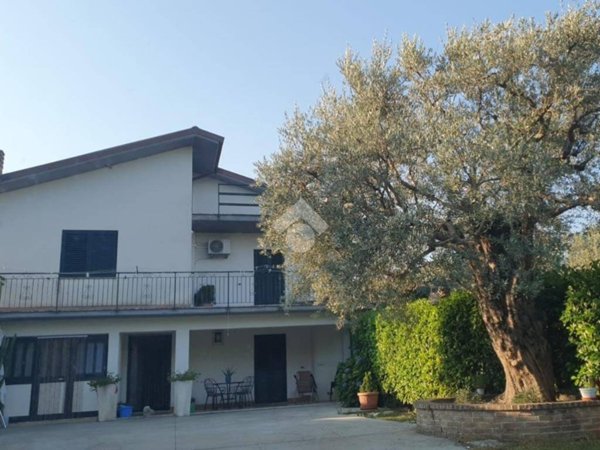 casa indipendente in vendita a Cervaro