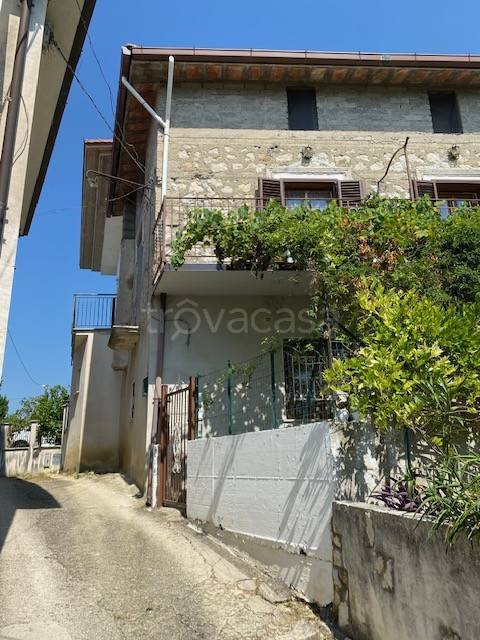 casa indipendente in vendita a Cervaro