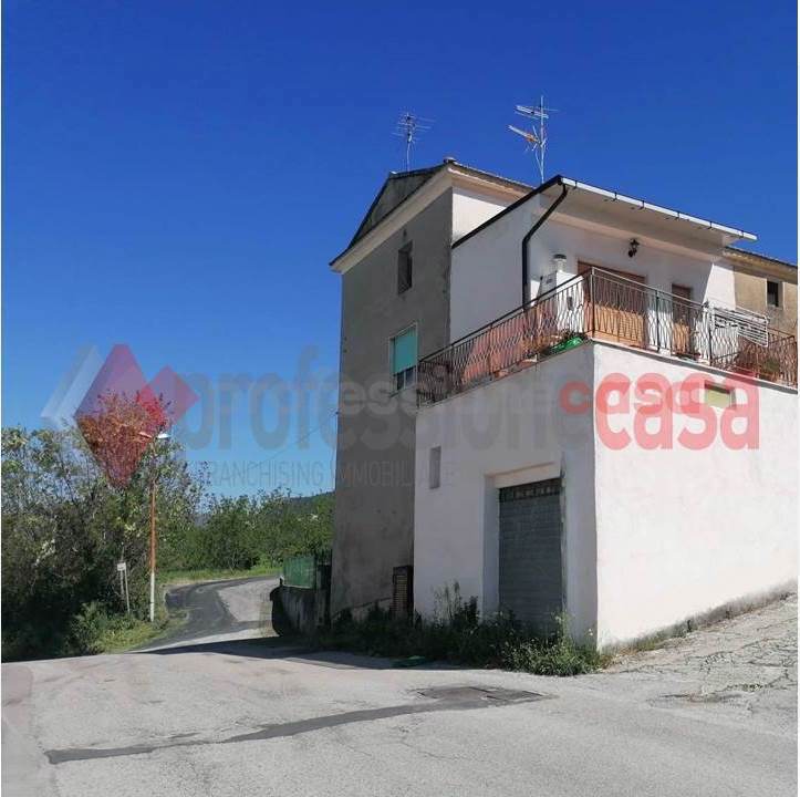 casa indipendente in vendita a Cervaro