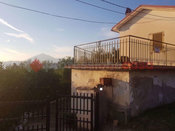 casa indipendente in vendita a Cervaro