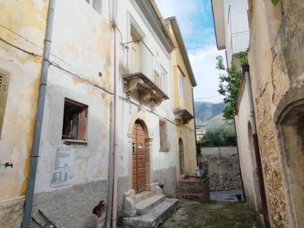 casa indipendente in vendita a Cervaro
