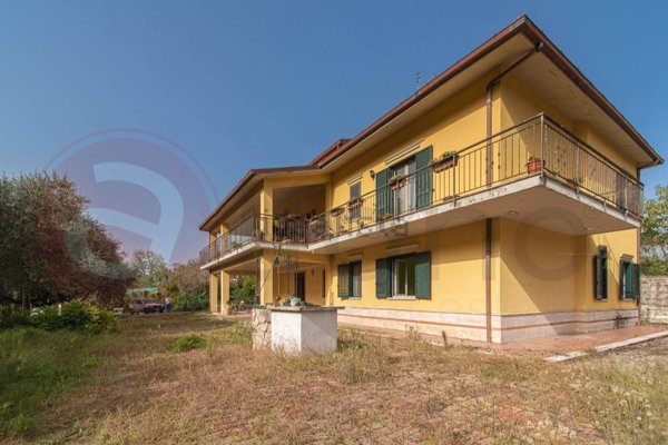 casa indipendente in vendita a Cervaro