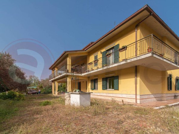 casa indipendente in vendita a Cervaro