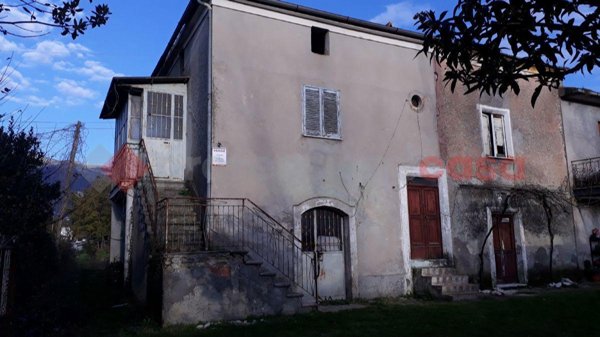 casa indipendente in vendita a Cervaro