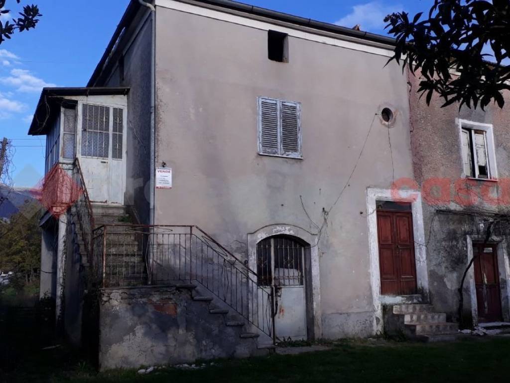 casa indipendente in vendita a Cervaro