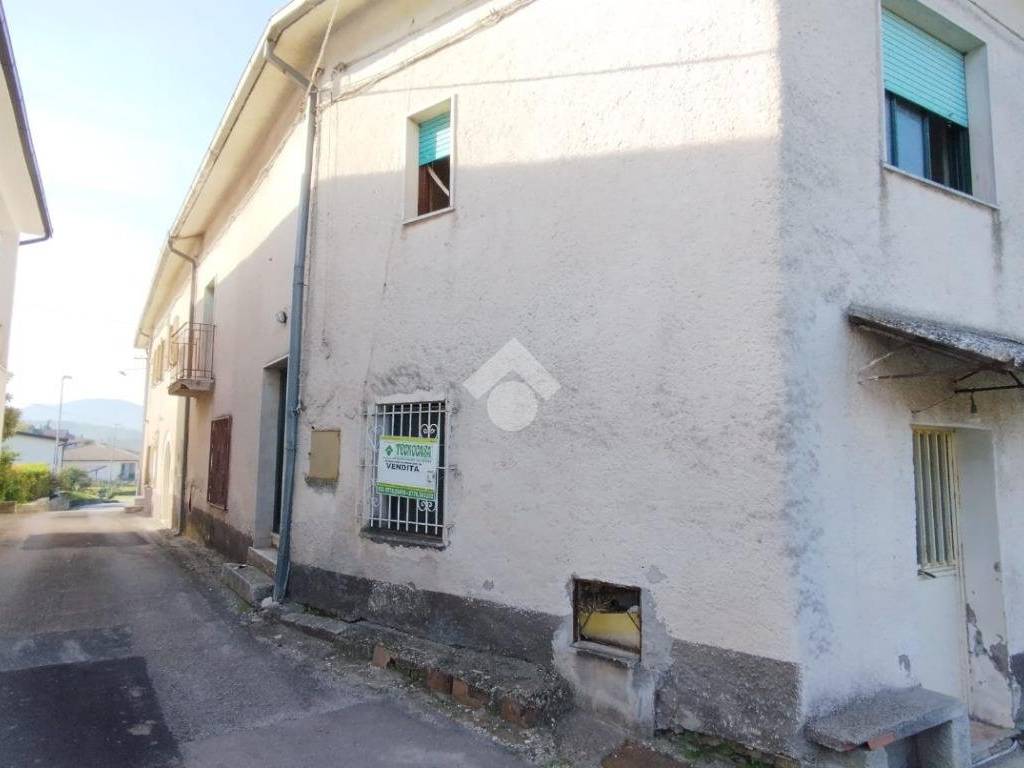 casa semindipendente in vendita a Cervaro