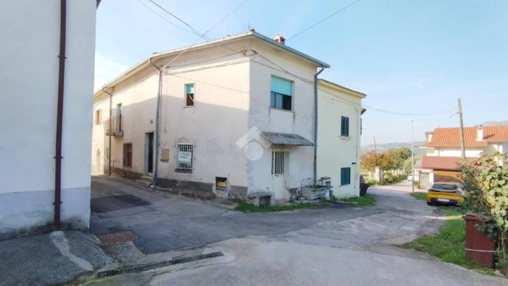 casa semindipendente in vendita a Cervaro