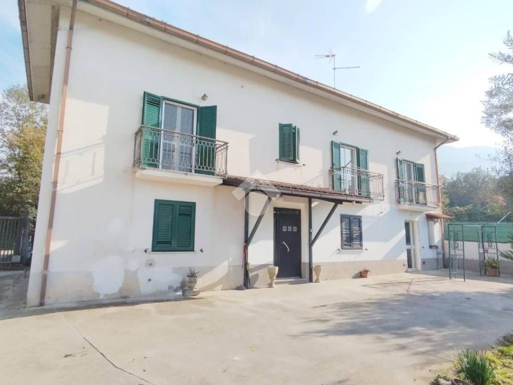 casa indipendente in vendita a Cervaro