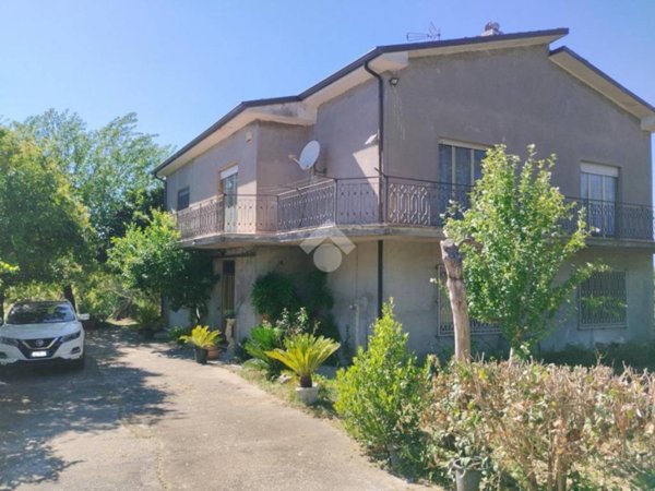 casa indipendente in vendita a Cervaro