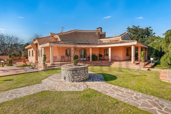 casa indipendente in vendita a Cervaro