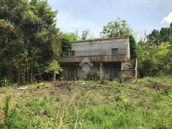 casa indipendente in vendita a Cervaro