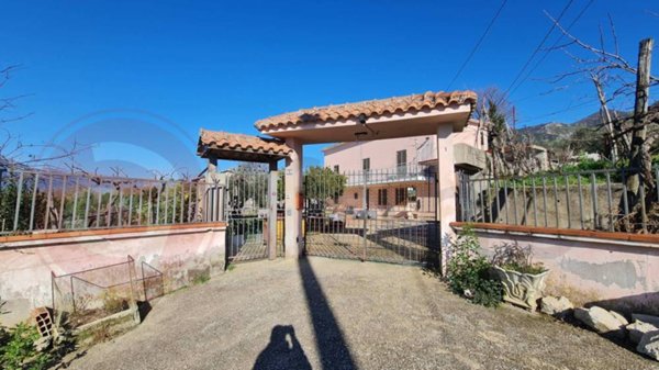 casa indipendente in vendita a Cervaro