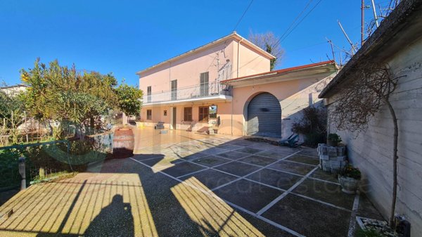casa indipendente in vendita a Cervaro