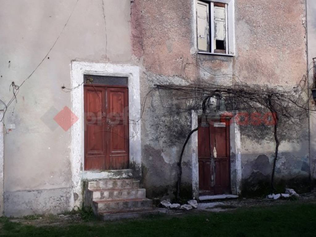 casa indipendente in vendita a Cervaro