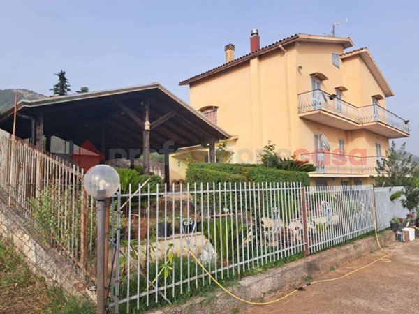 casa indipendente in vendita a Cervaro