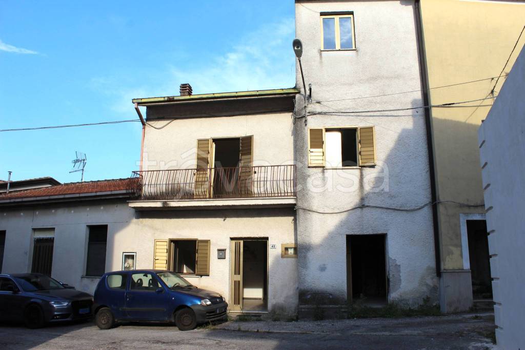 casa indipendente in vendita a Cervaro
