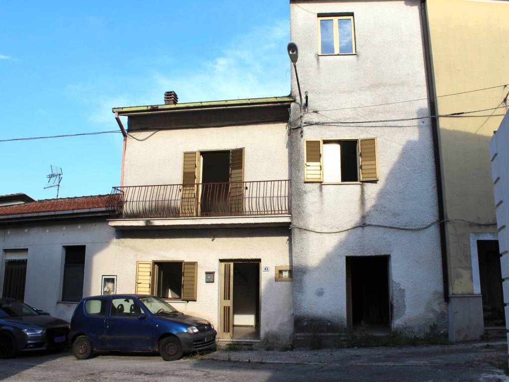 casa indipendente in vendita a Cervaro