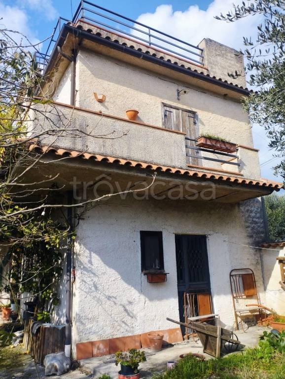 casa indipendente in vendita a Cervaro
