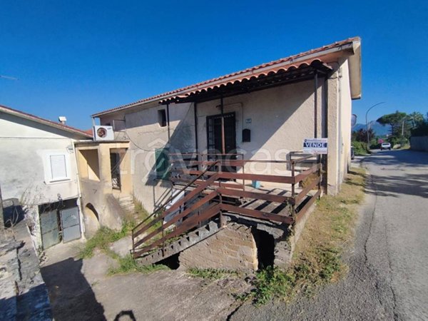 casa indipendente in vendita a Cervaro