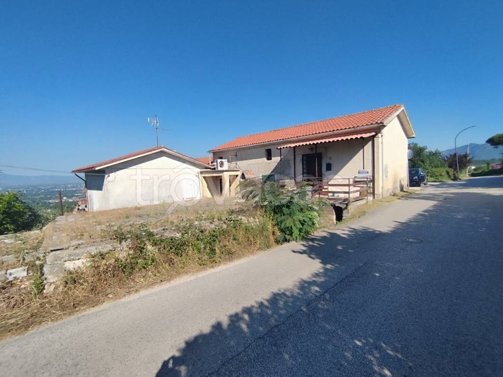 casa indipendente in vendita a Cervaro