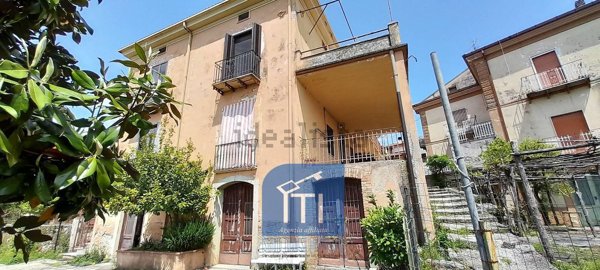 casa indipendente in vendita a Cervaro