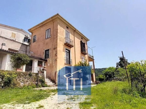 casa indipendente in vendita a Cervaro